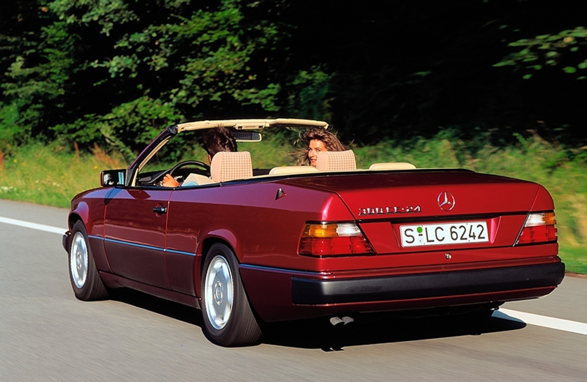 Mercedes W124 Cabrio – z pięknem trzeba obcować