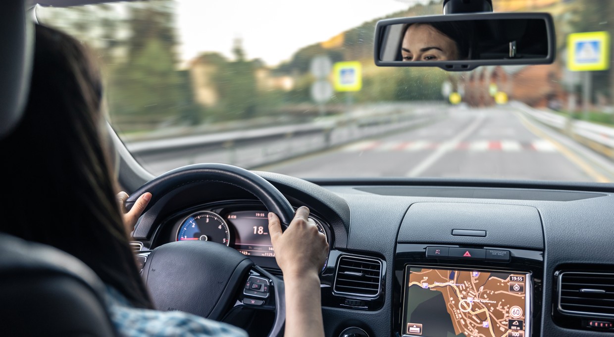 Czesi zablokują kierowcom aplikacje w telefonach. Testują nowy system