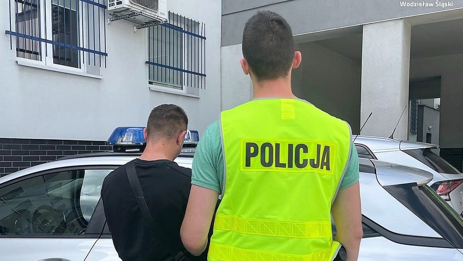 Policjanci zatrzymali kierowcę Jaguara. Padła propozycja