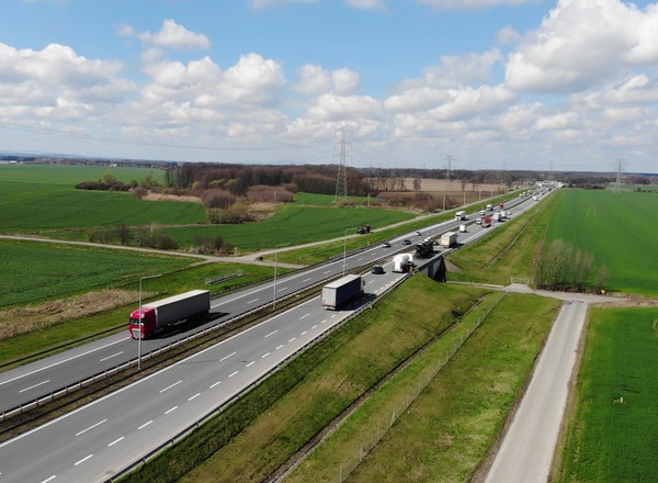 Przy autostradzie A4 będzie więcej miejsc parkingowych. GDDKiA rozbuduje MOP-y
