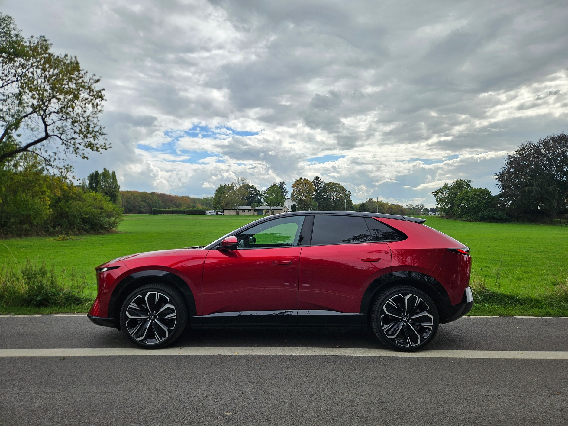 Mazda CX-6e 