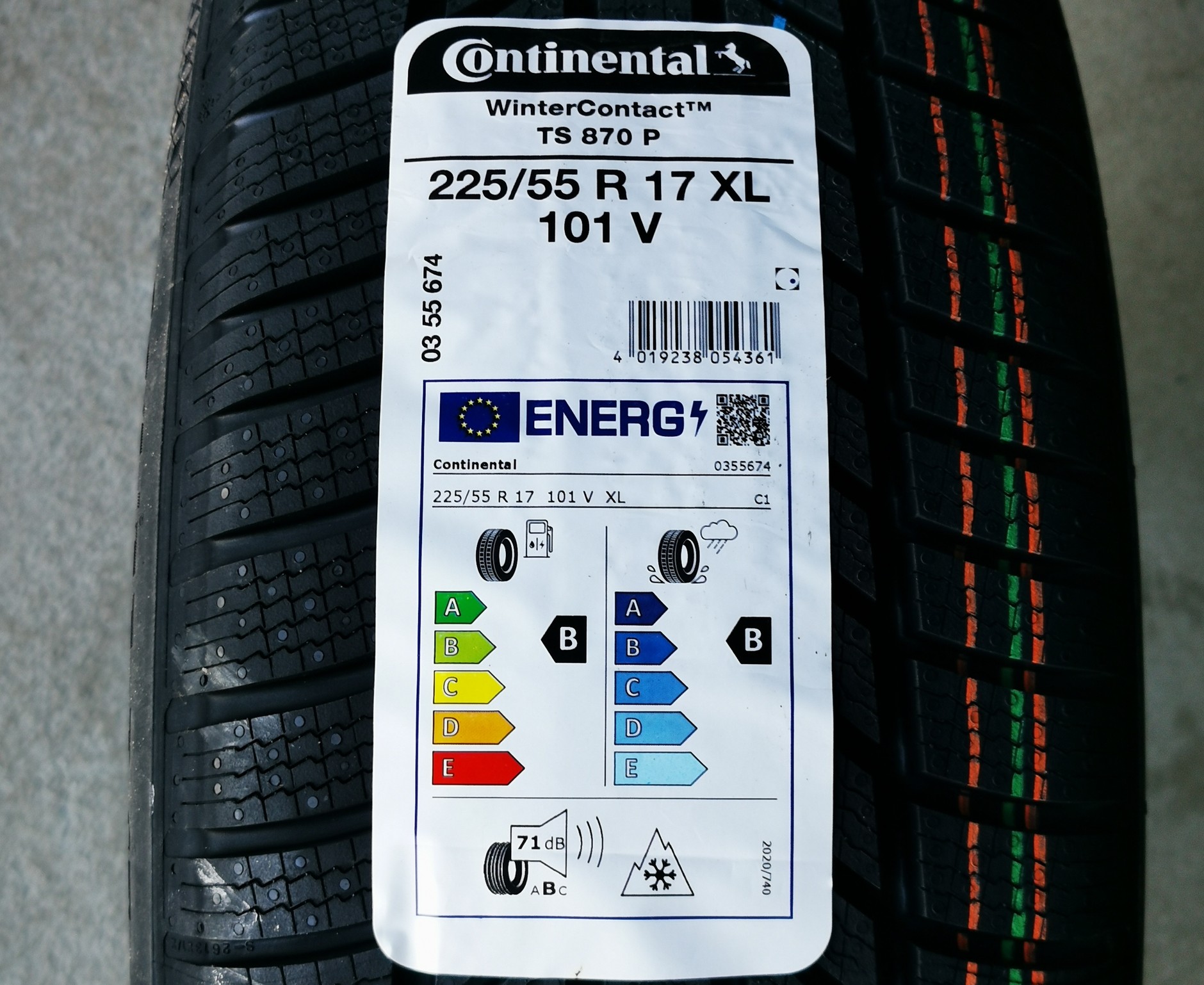 Nowa etykieta opony zimowej: zawiera informacje m.in. o oporach toczenia, ale nie dowiemy się z niej, jaka jest trwałość danej opony.