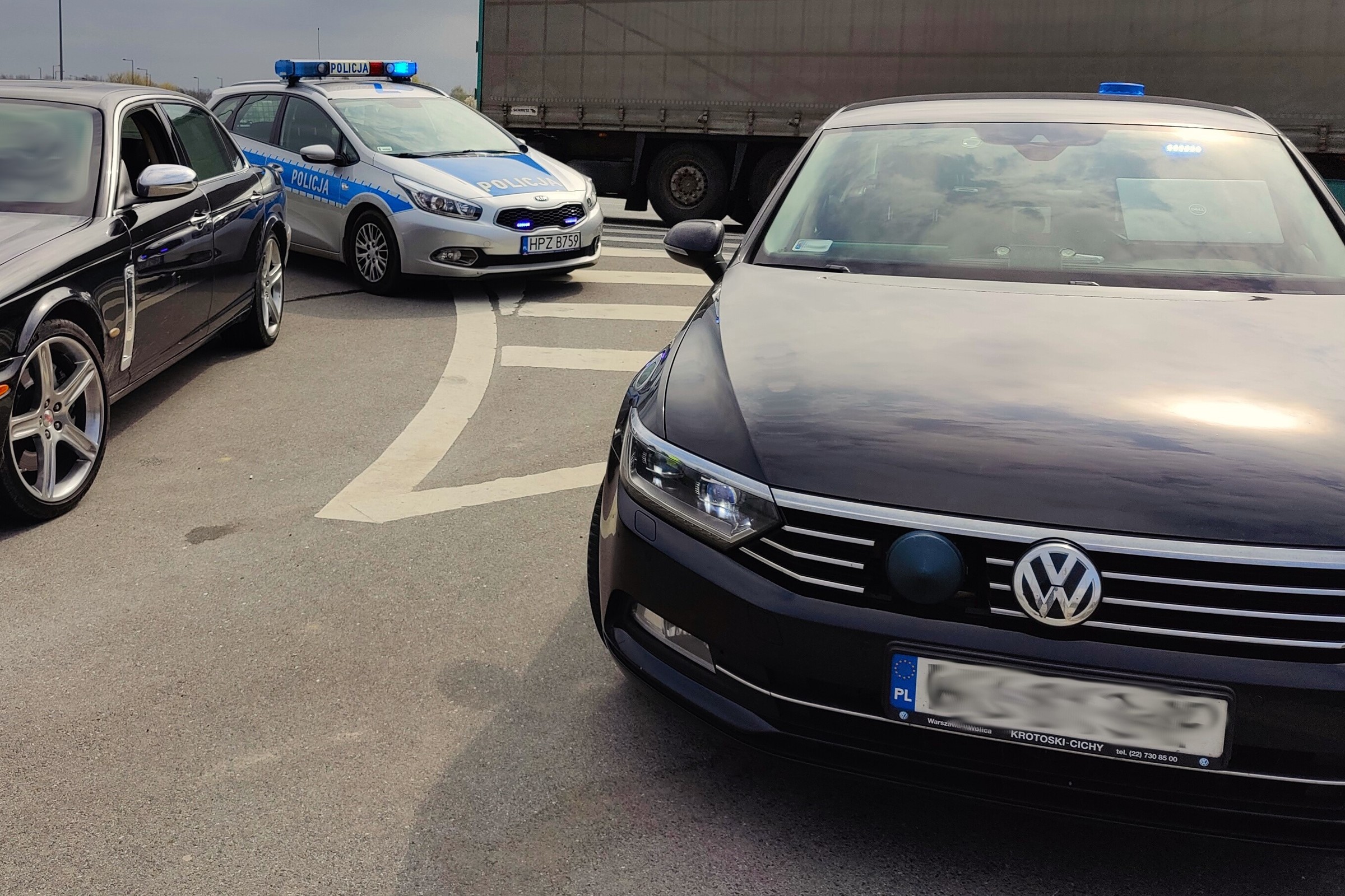 Nieoznakowane radiowozy w Polsce ma nie tylko policja. Mamy listę aut i urządzeń