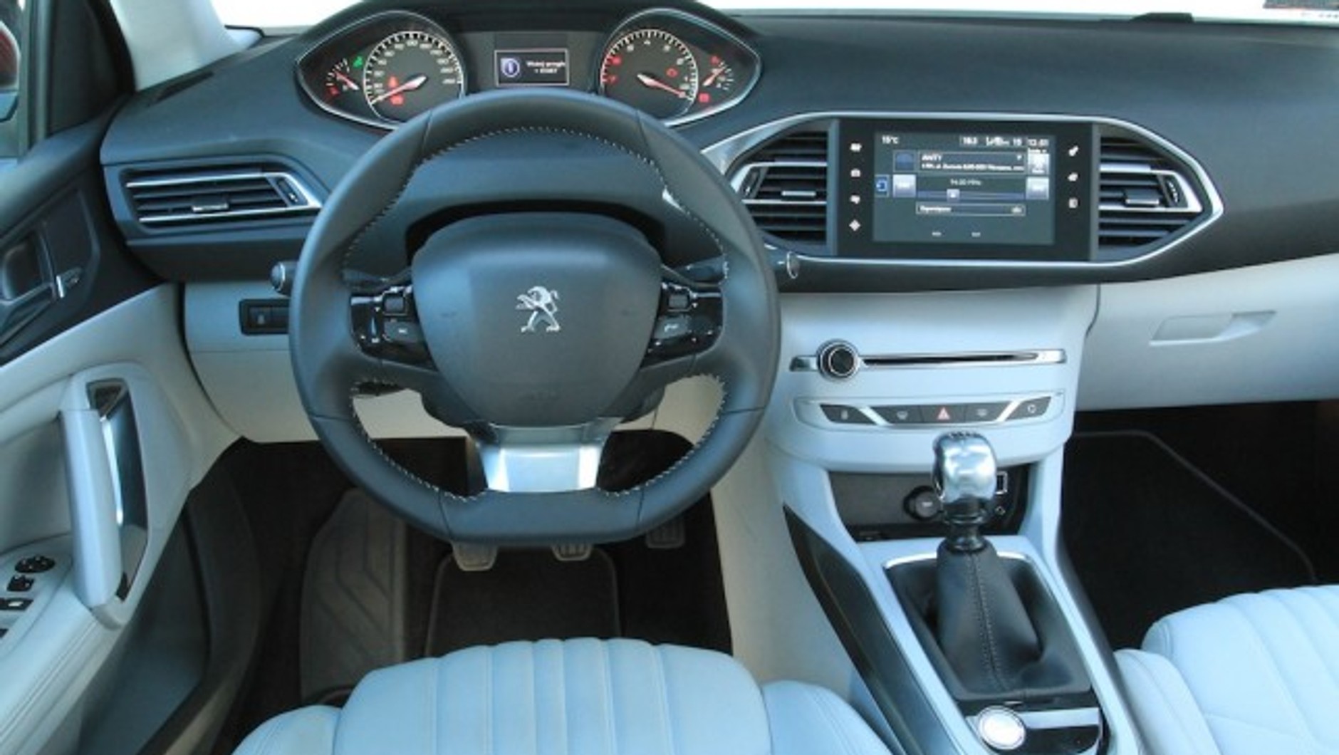 Peugeot 308 z Najpiękniejszym Wnętrzem Roku