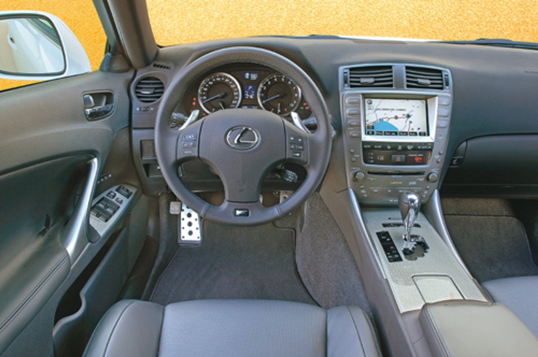 Lexus IS F kontra BMW M3 i Mercedes C 63 AMG - Porównanie 3 mocnych sportowych limuzyn