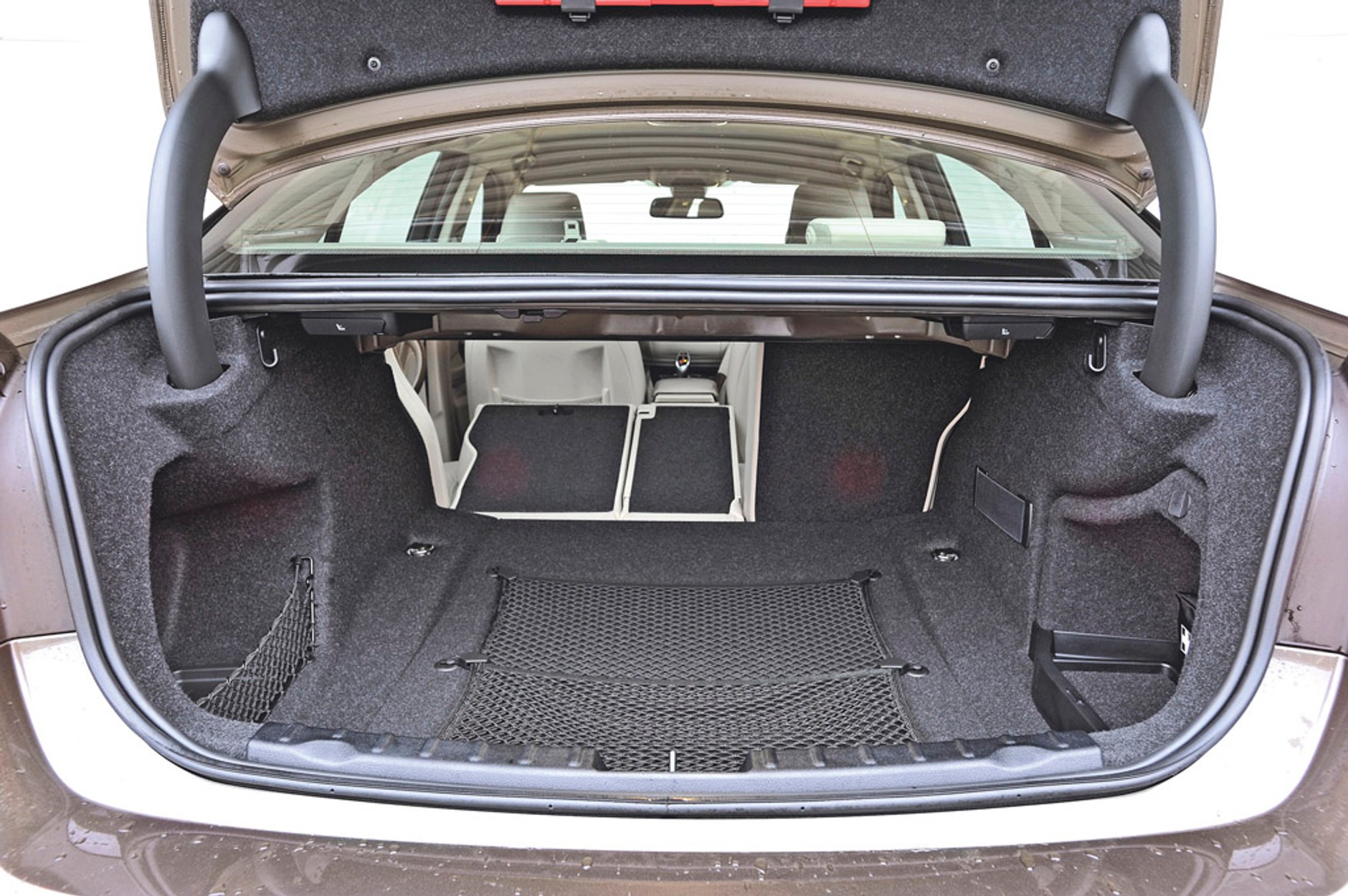 BMW serii 3 kontra Mercedes klasy C: starcie odwiecznych rywali