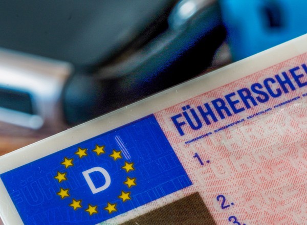 Niemcy będą jeździć bez prawa jazdy. W przyszłym roku "dogonią" Polskę