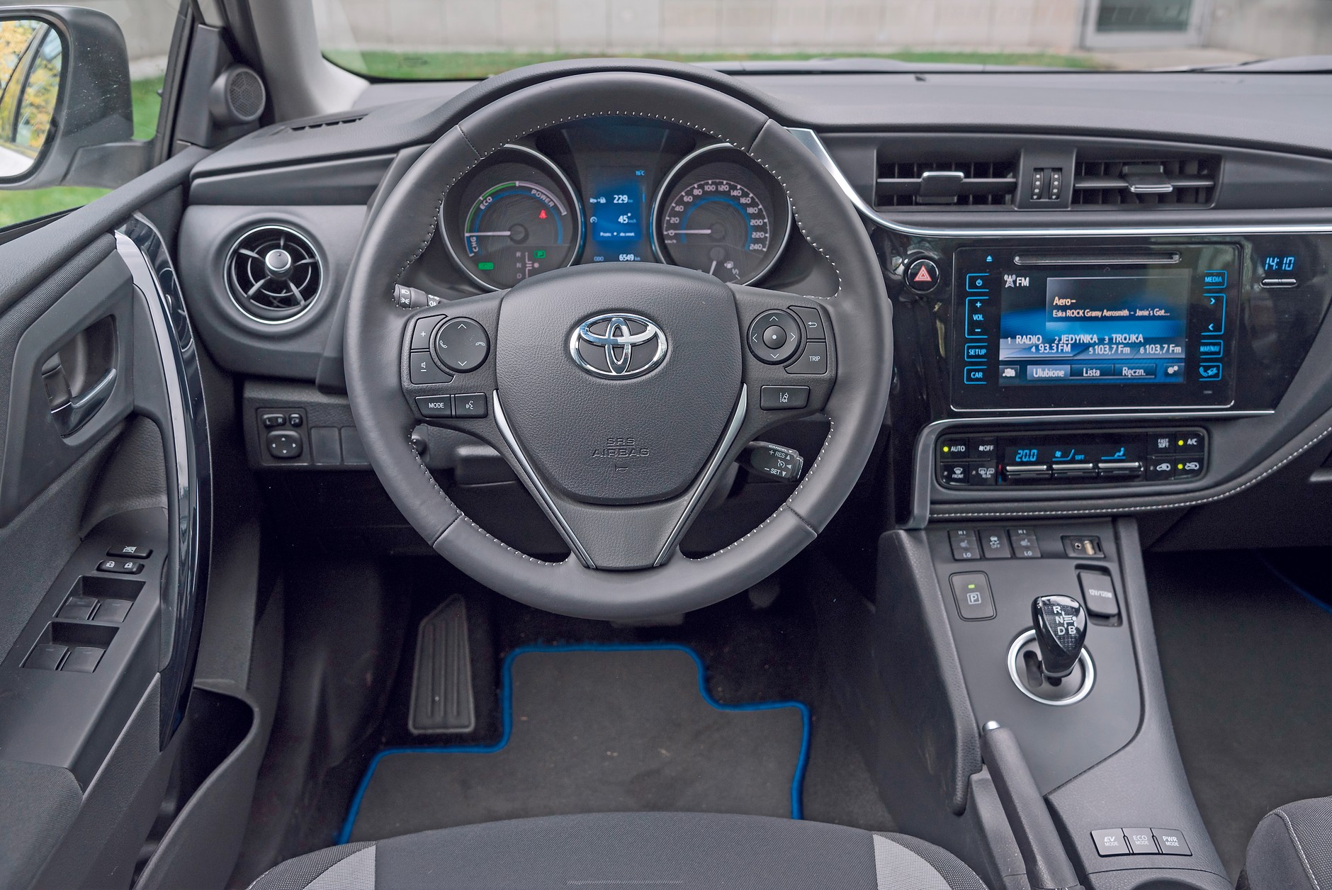 Deska rozdzielcza Aurisa to jego najsłabszy element. To bardzo udany i nie bez powodu poszukiwany model. 