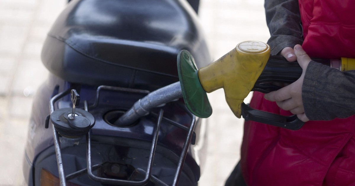 Tankowanie motocykla czy skutera może ułatwić przestrzeganie kilku zasad