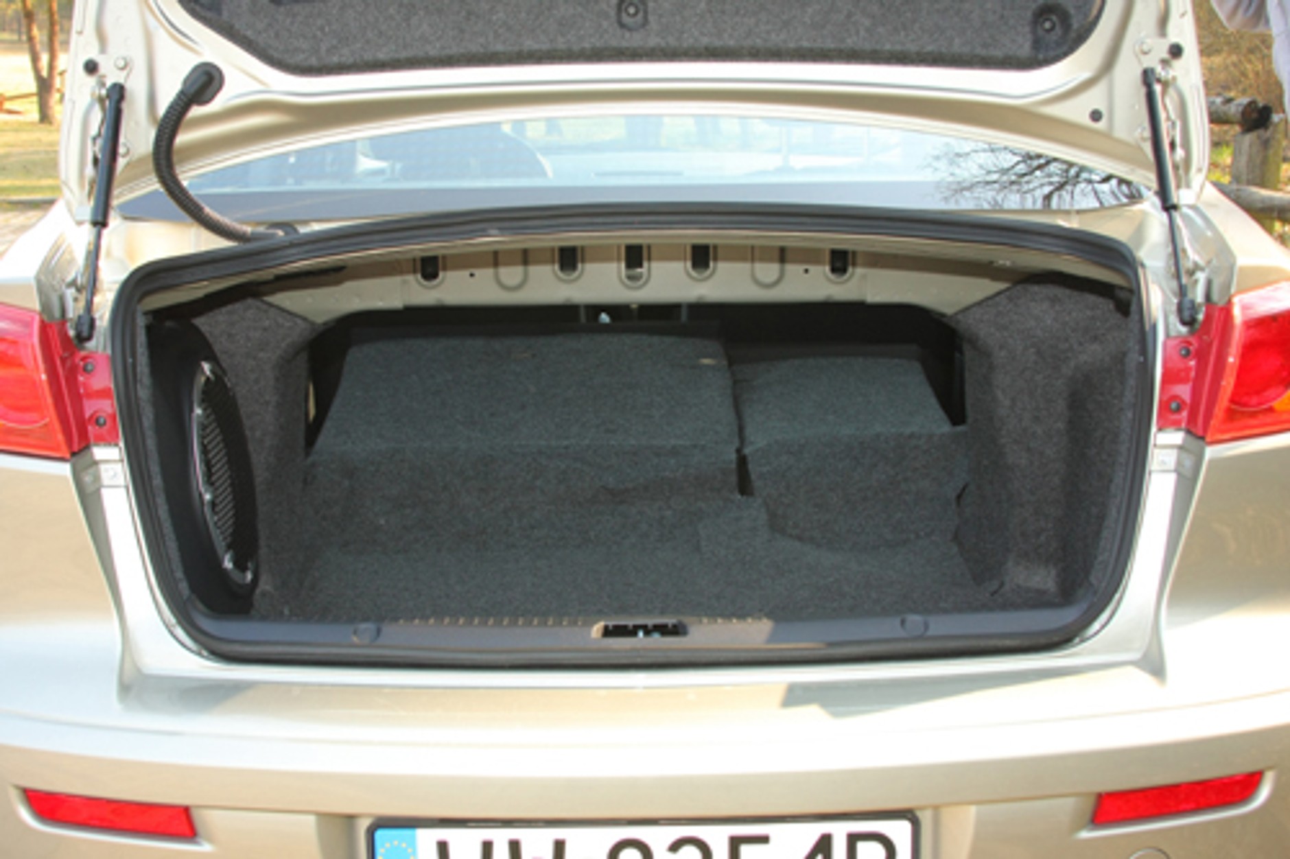 Mitsubishi Lancer kontra Honda Civic - porównanie sedanów