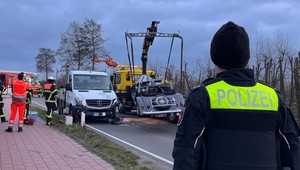 Jechał roadsterem jak z lat 50. Nie miał szans w zderzeniu z autem dostawczym