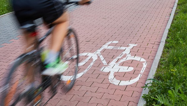 Policja przypomina rowerzystom, w co muszą być wyposażone jednoślady. I ostrzega