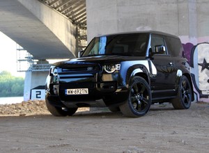 Land Rover Defender 90 V8 – absurdalnie wspaniały!