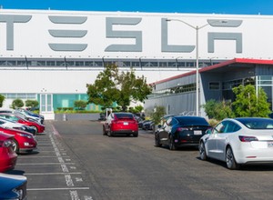 Tesla usunęła zdublowany element układu kierowniczego, nie mówiąc o tym swoim klientom