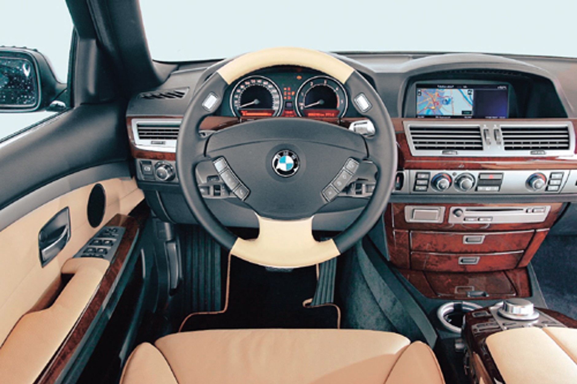 Audi A8, Mercedes klasy S, BMW 7 kontra Lexus LS 600h - Z widokiem na sukces