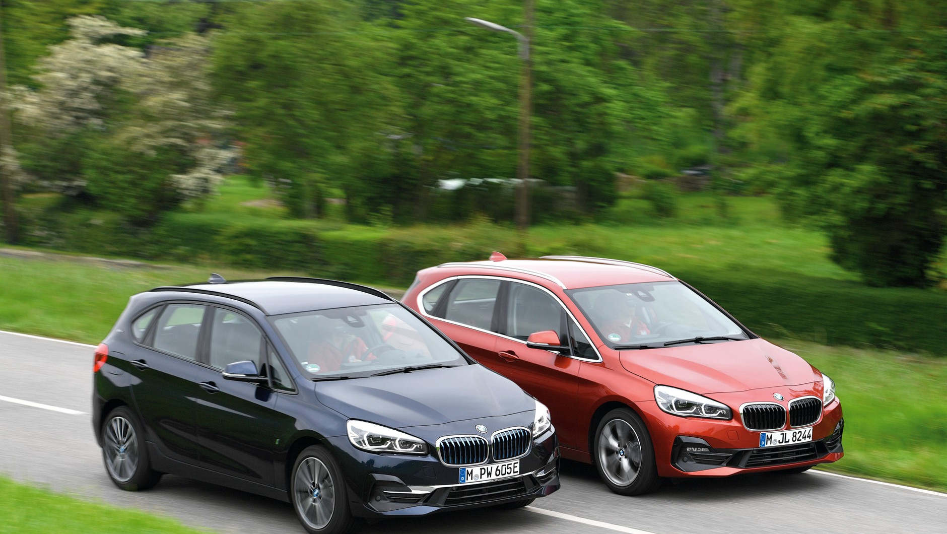BMW Active Tourer: 225xe kontra 220d