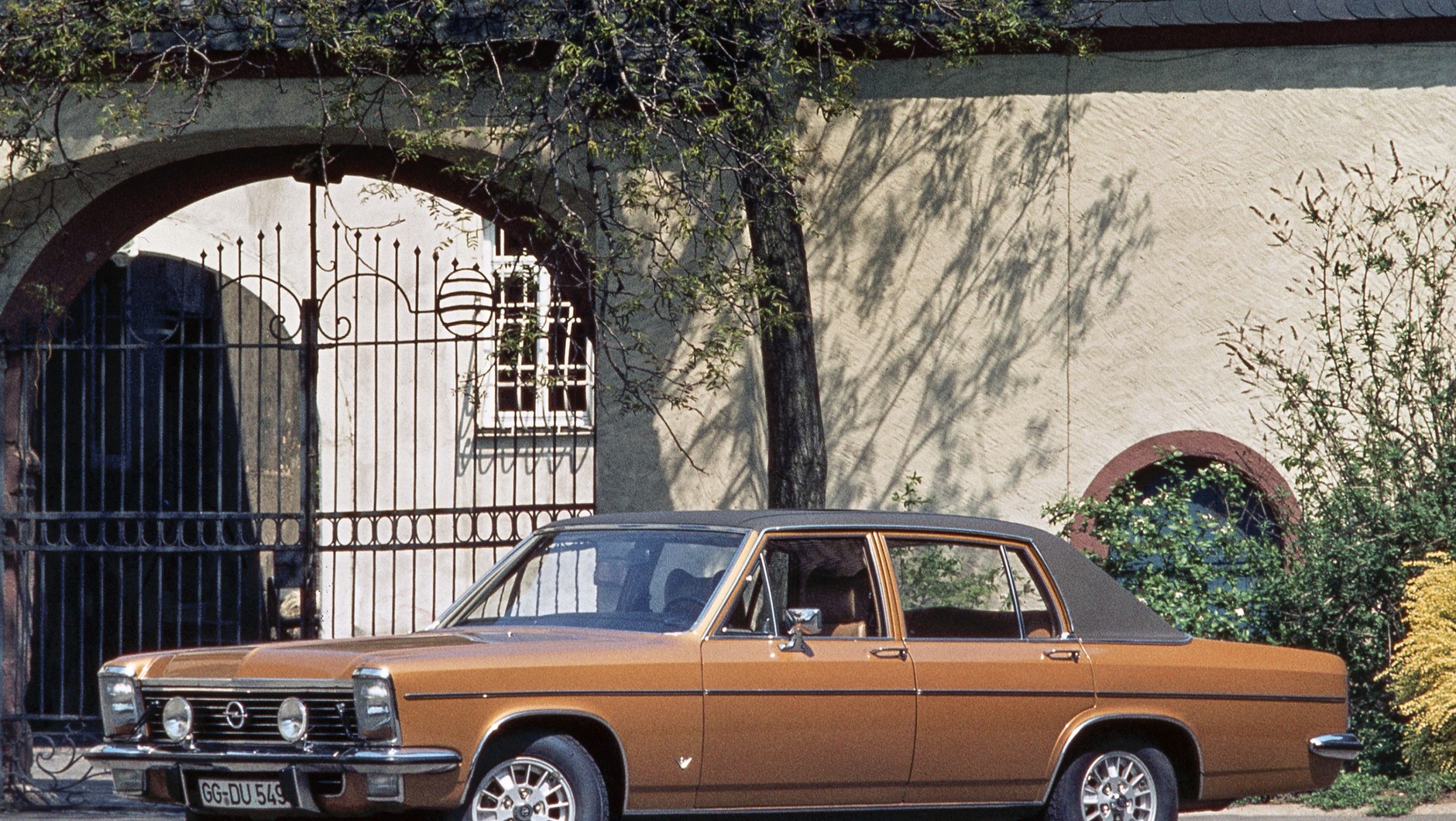 Opel Diplomat B (1969-1977) to jeden z siedmiu sedanów oferowanych równocześnie przez tę firmę w latach 1970-1977 i ostatni na razie luksusowy Opel.