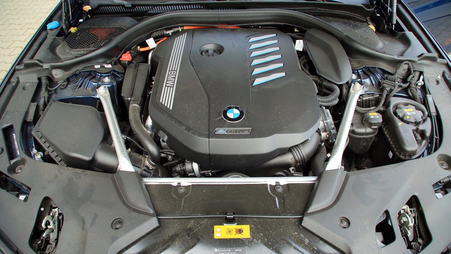 BMW 545e xDrive (2021, G30 LCI)