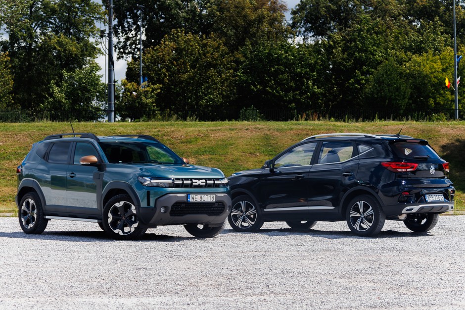 Dacia Duster kontra MG ZS. Porównanie dwóch budżetowych samochodów