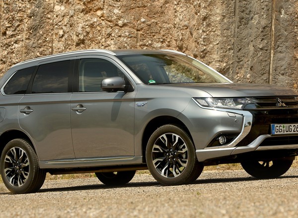 Mitsubishi Outlander PHEV już w polskich salonach