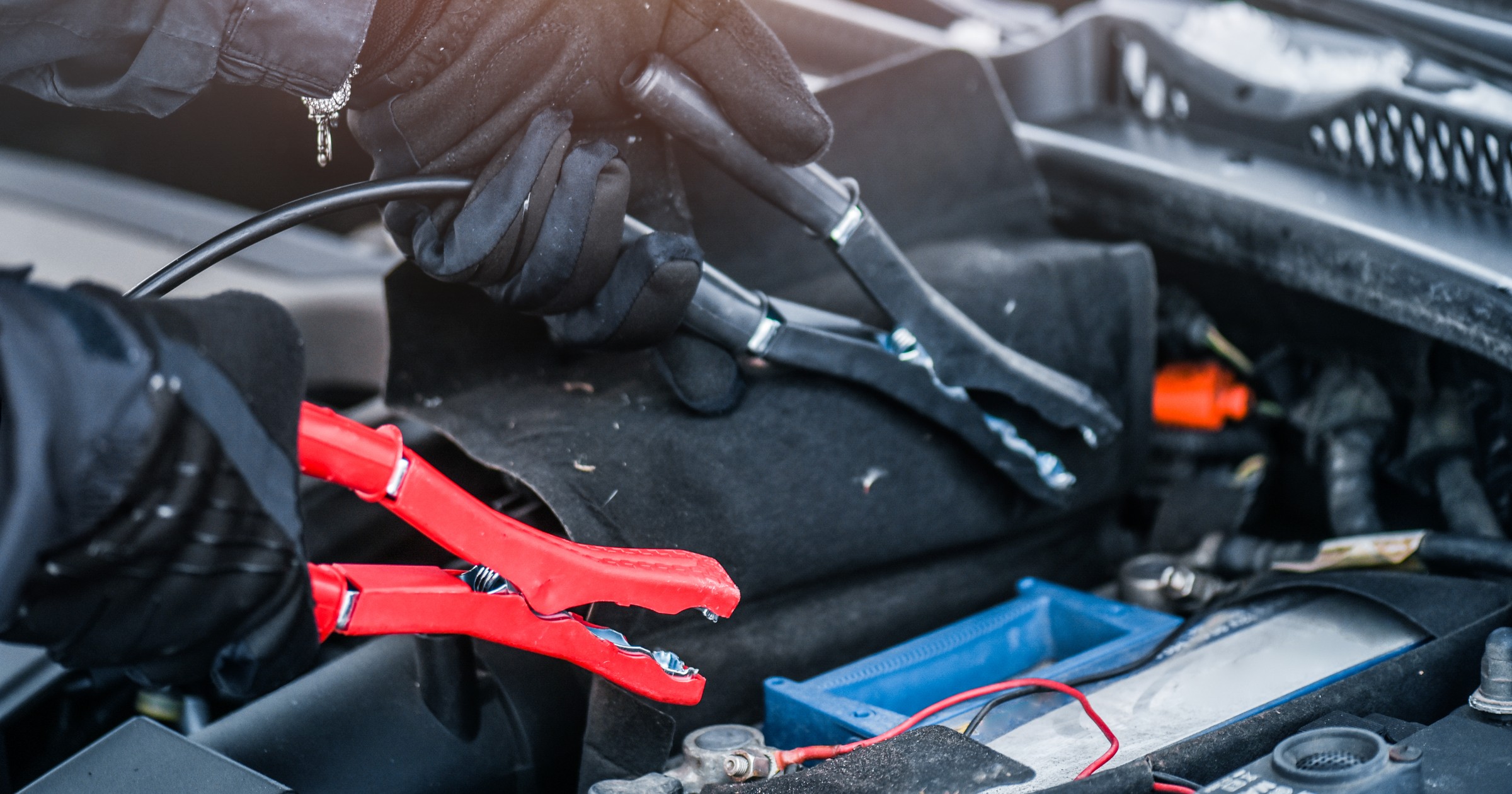 Za pomocą prostownika można naładować rozładowany akumulator