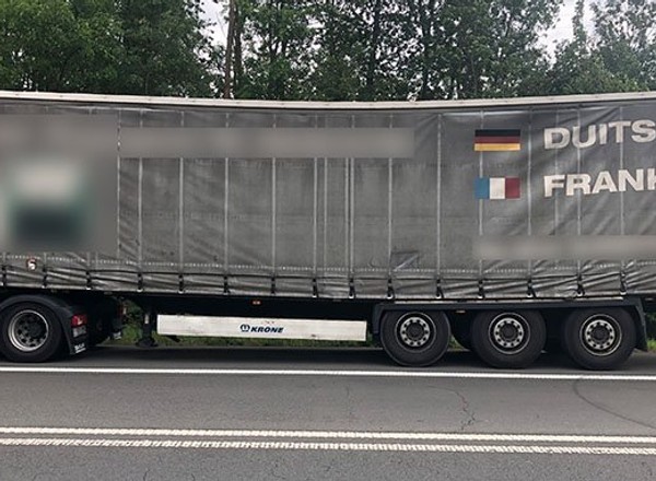 Niemieccy policjanci nie mogli uwierzyć własnym oczom. Ten element mógł się niedługo złamać!
