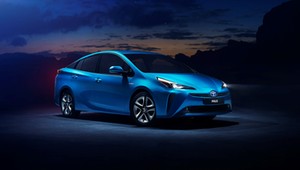 Toyota Prius - kiedyś najpopularniejsza hybryda, dziś prawie się nie sprzedaje. Ale za rok wszystko się może zmienić!