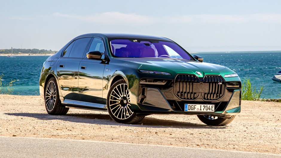 BMW i7 M70