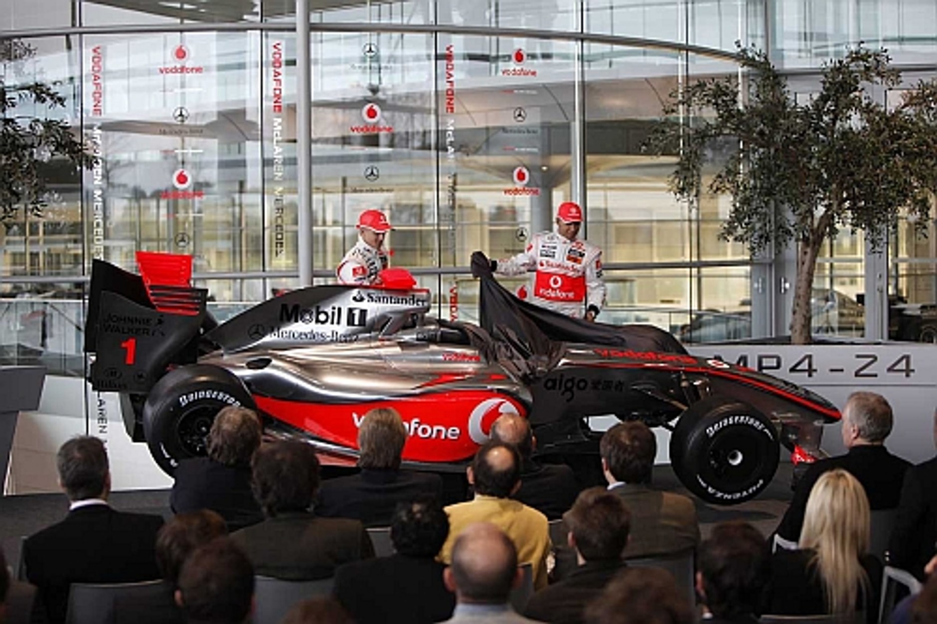 McLaren Mercedes MP4-24 - Nowy bolid dla Lewisa Hamiltona