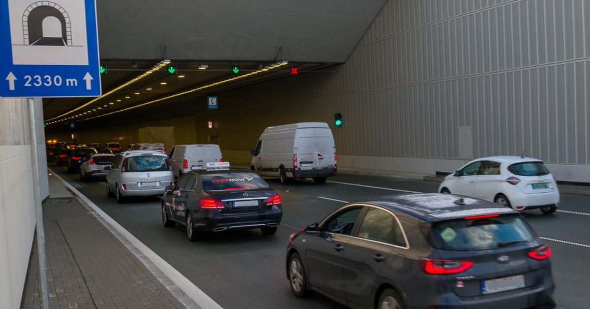 GDDKiA radzi, jak kierowcy powinni zachować się jadąc tunelem