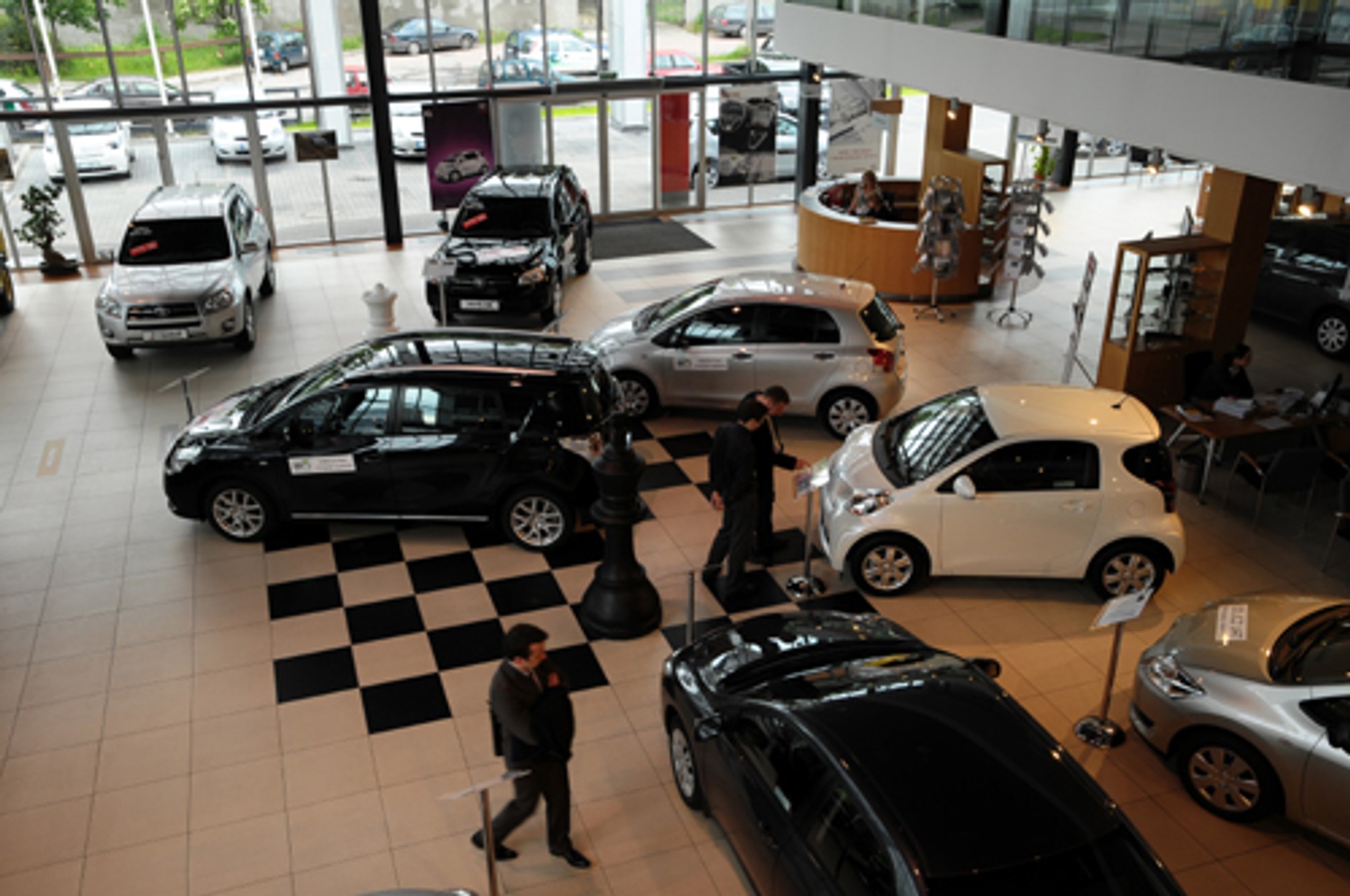 Wielki test salonów samochodowych: W salonach Toyoty obsługują najlepiej