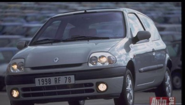Renault Clio 1.6 16V - Tysiące kilometrów przed nim