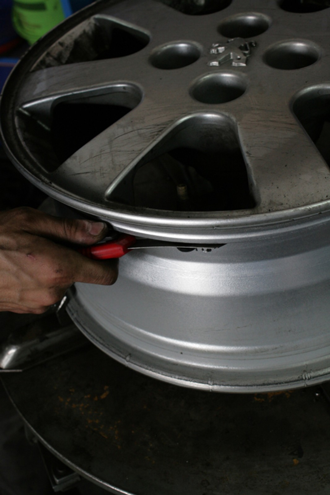 Jak zamontować akcesoryjne czujniki ciśnienia?