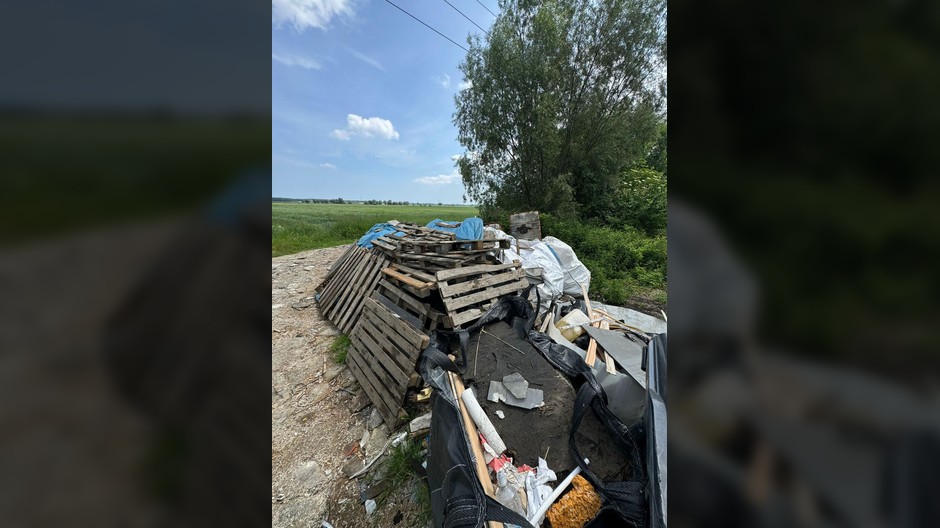 TIR z niebezpiecznymi substancjami