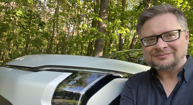 Z mojego garażu marzeń wypchnąłbym Rollsa, żeby się zmieścił ten SUV Kii. Musi być tam jednak pewne urządzonko