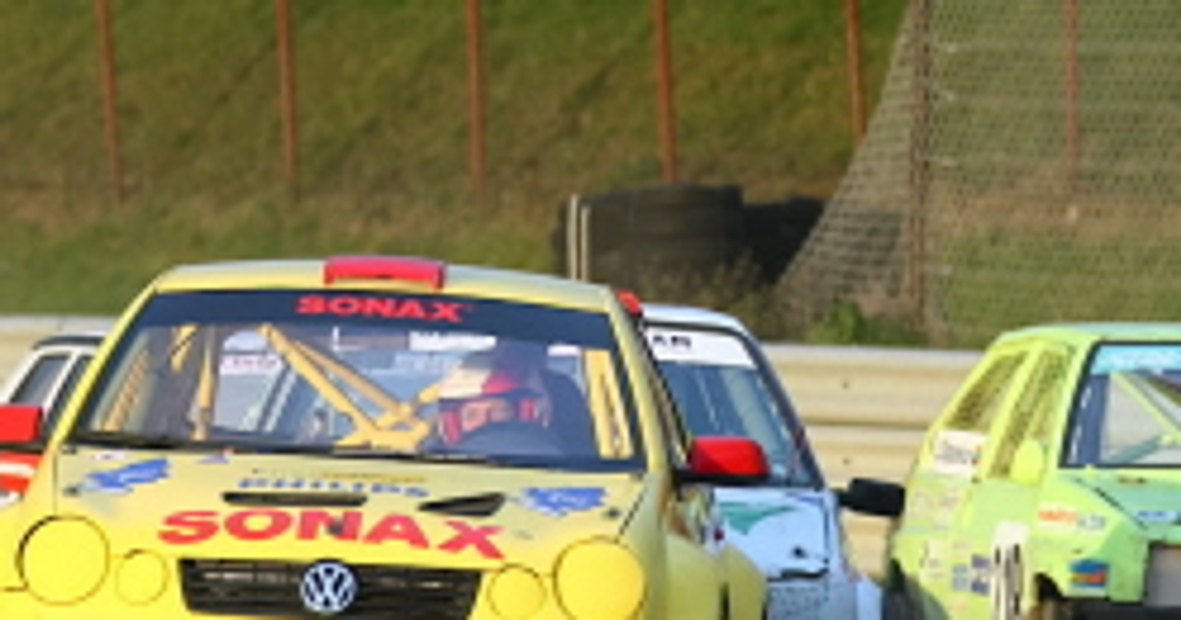 Rallycross: inauguracja sezonu na torze w Słomczynie