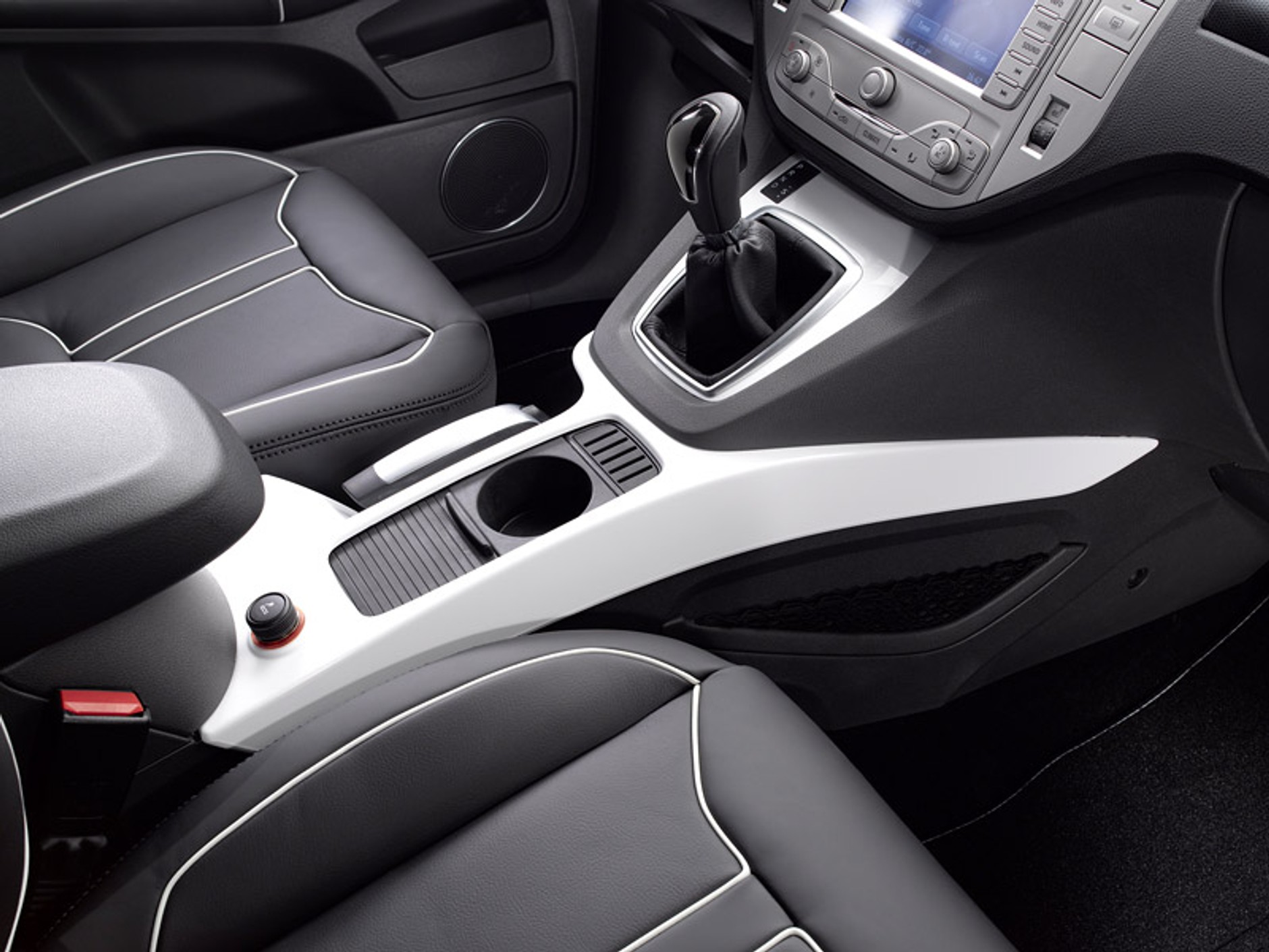 Paryż 2008: Ford Kuga 2.5 Turbo Individual