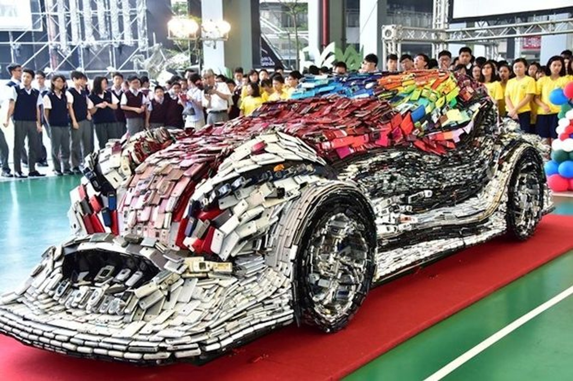 Lin Shih-Pao - auto z telefonów komórkowych