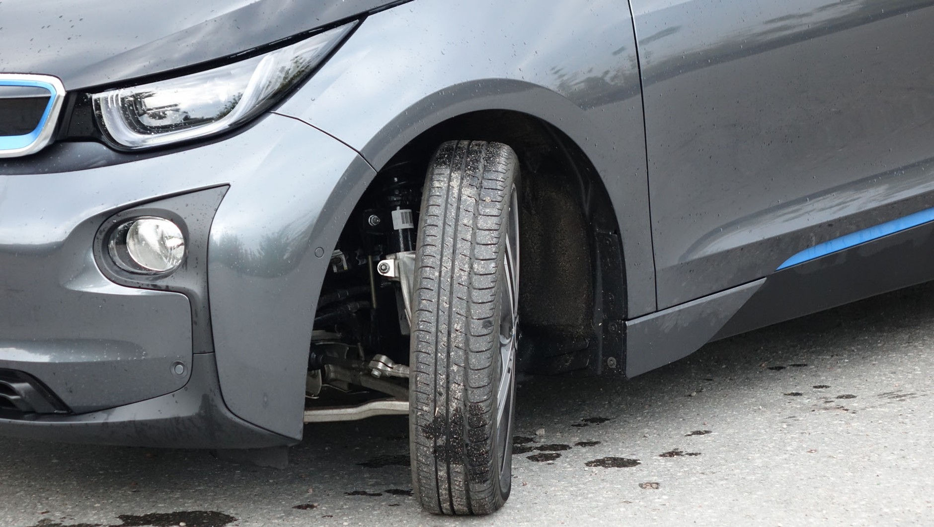 BMW i3 – starsze auta elektryczne mają często opony w rozmiarach, które nie występują w autach spalinowych