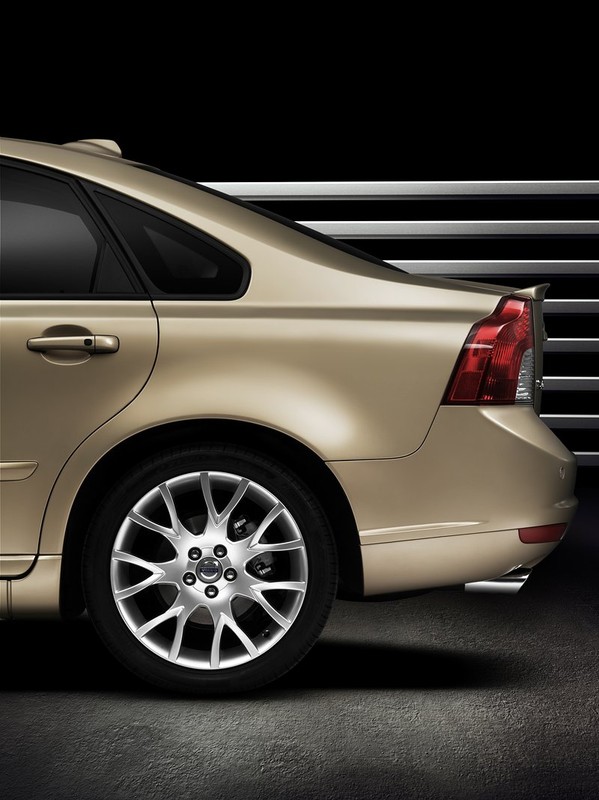 Odmłodzone Volvo S40 i V50 na starcie (WIDEO)