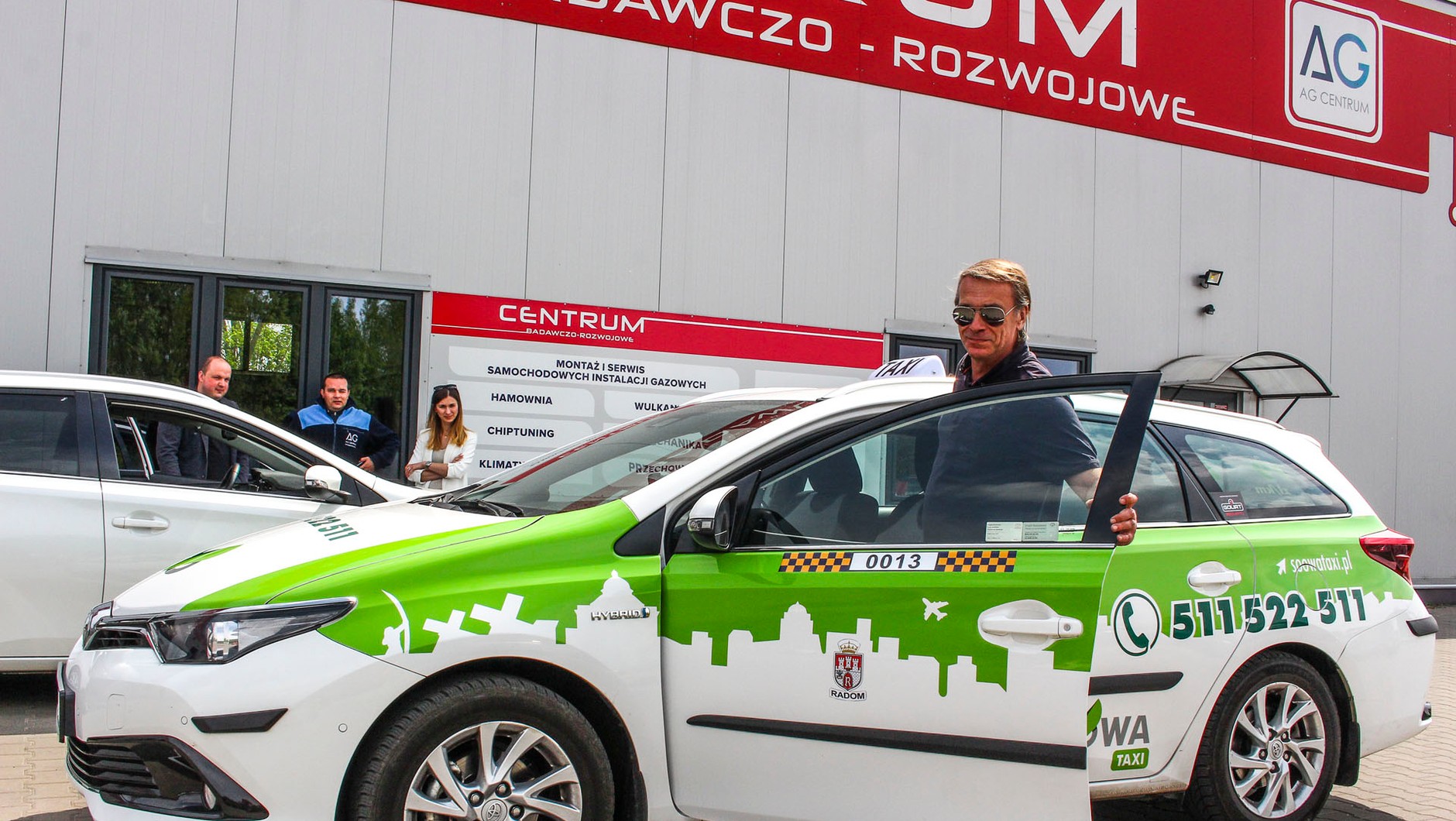 Niemal wszystkie z 20 taksówek korporacji Soowa jeżdżą nagazie – w tym wypadku to instalacja oparta na sterowniku Zenit Blue Box. Hybrydy „gazuje” też m.in. warszawska Sawa Taxi.