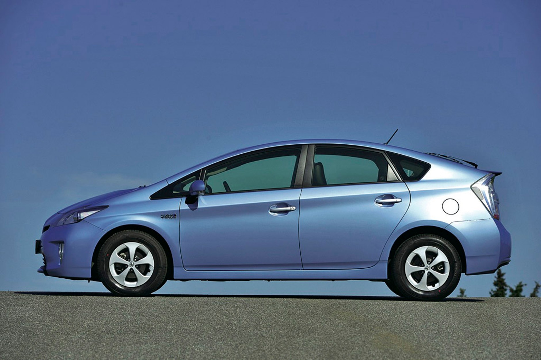 Opel Ampera kontra Kia Optima, VW Jetta i Toyota Prius: która hybryda jest najlepsza?