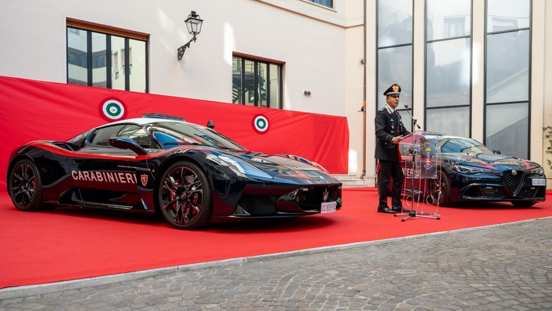 Karabinierzy otrzymali Alfę Romeo Giulia Quadrifoglio i Maserati MCPURA