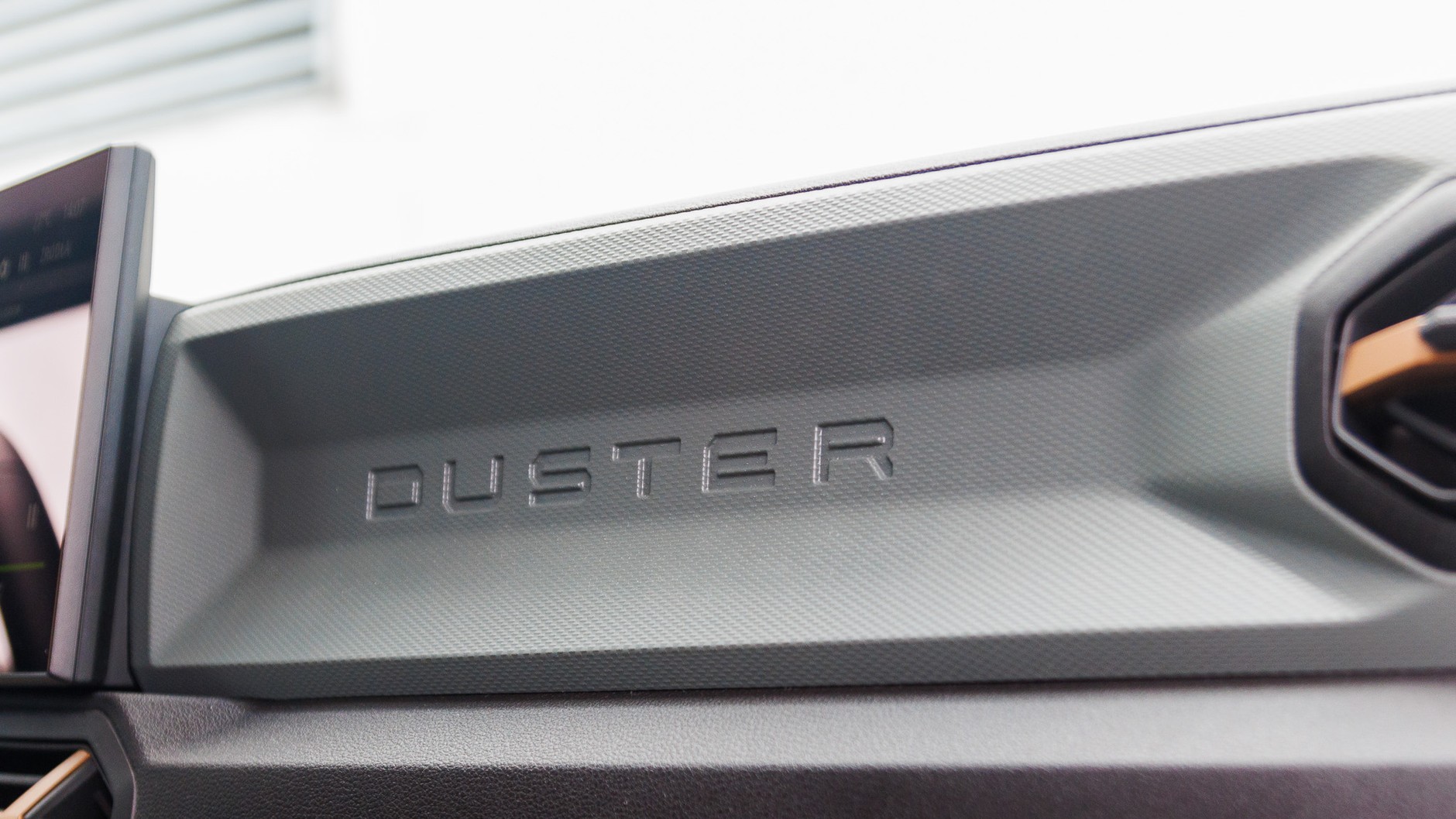 Dacia Duster kontra MG ZS. Porównanie dwóch budżetowych samochodów