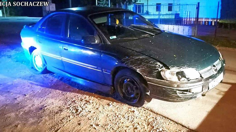Na widok policji zaczął uciekać. Po zatrzymaniu okazało się, że nie ma uprawnień do kierowania, a do tego prowadził pod wpływem narkotyków