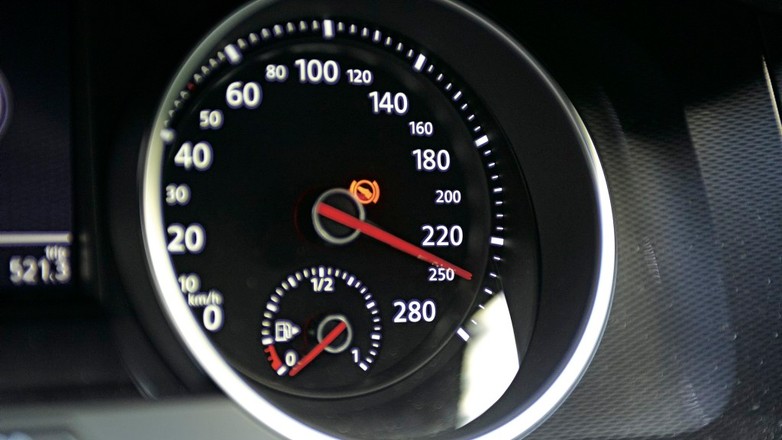 VW Golf 2.0 TDI GTD, prędkościomierz