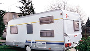 Przyczepa kempingowa po zimie - Jak przygotować się do pierwszego wyjazdu?