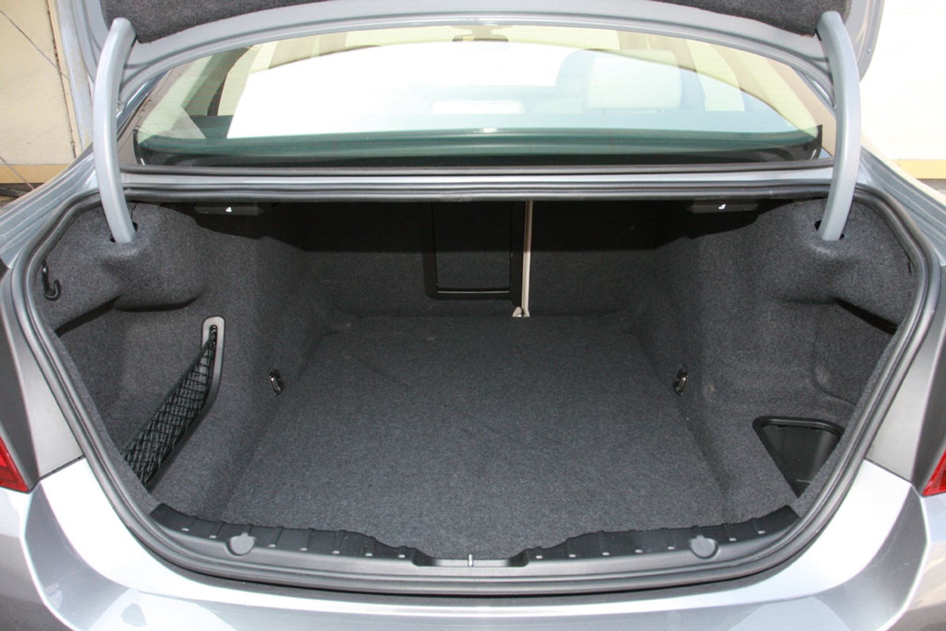 BMW 535i Steptronic: Dyskretny urok drapieżcy