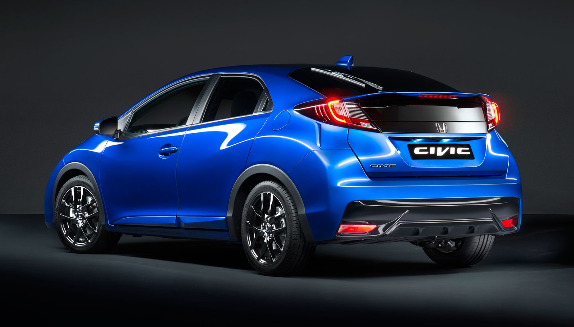 Odświeżona Honda Civic w Paryżu