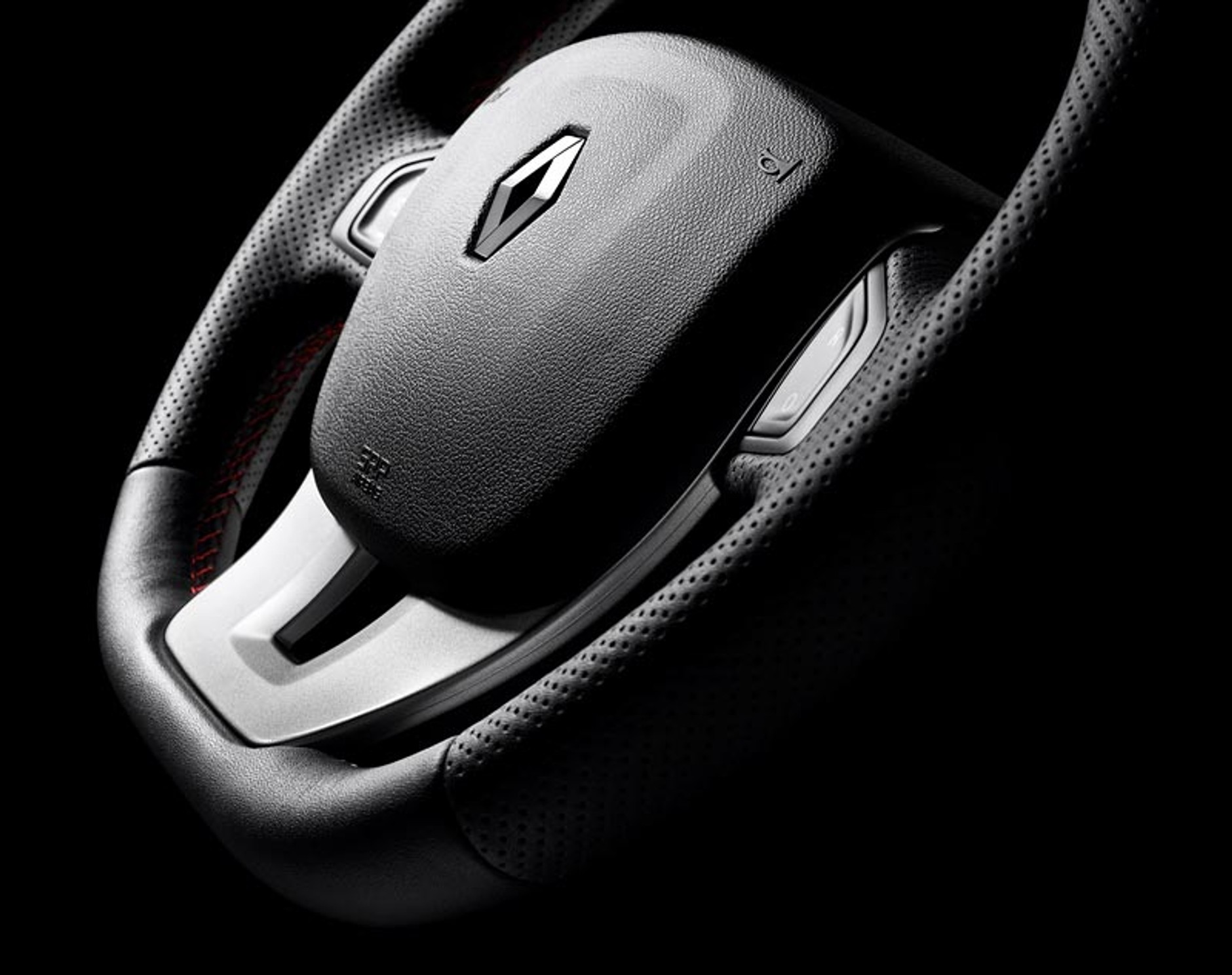 Seryjne coupé Renault Laguna odsłania swoje kształty